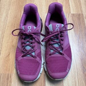 On Cloud flyer Running Shoes Women’s 9.5 Magenta Mulberry CloudTec
